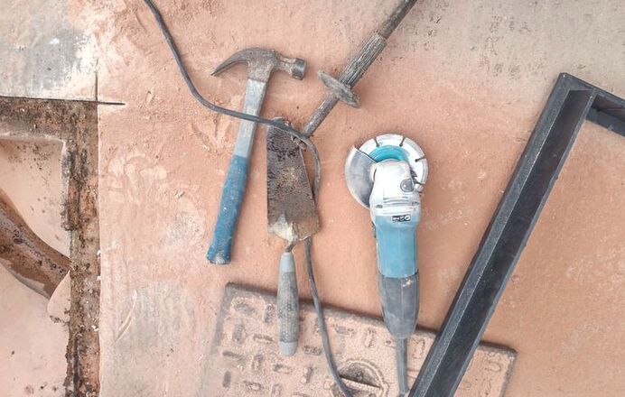 Recessed manhole tools