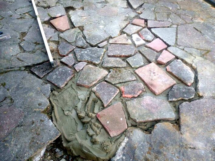 pointing crazing paving